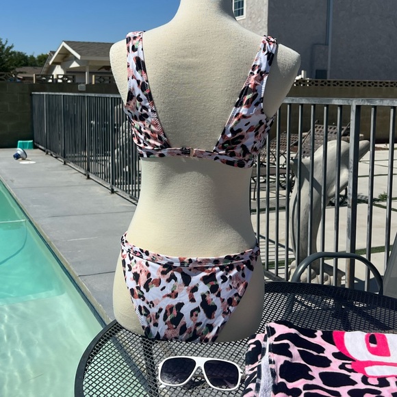 🔥🔥Two Pieces Cheetah Print Swimsuit - Picture 3 of 6
